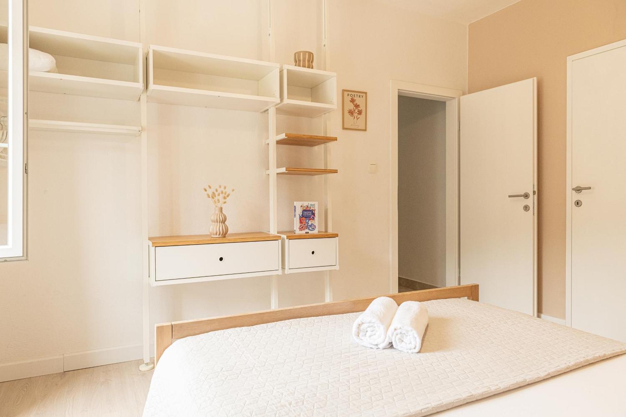 Apartments Olive Tree Хвар Екстер'єр фото
