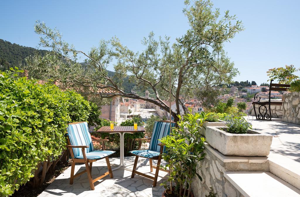 Apartments Olive Tree Хвар Екстер'єр фото