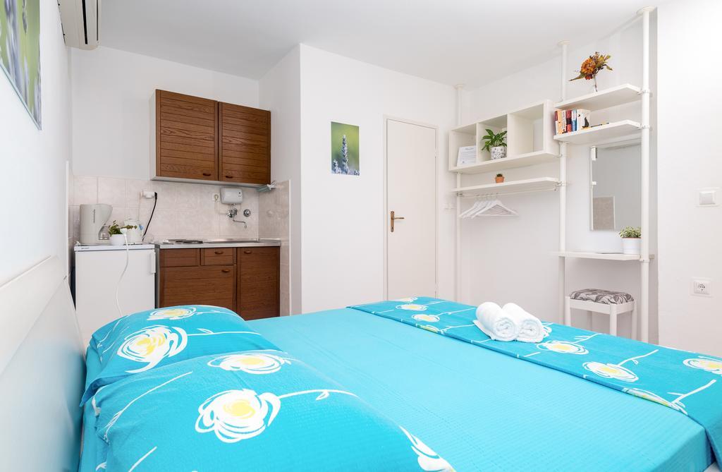 Apartments Olive Tree Хвар Екстер'єр фото