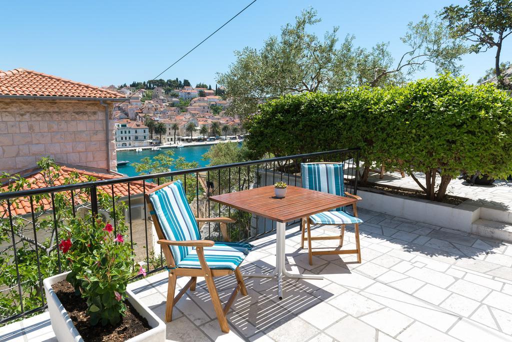Apartments Olive Tree Хвар Екстер'єр фото