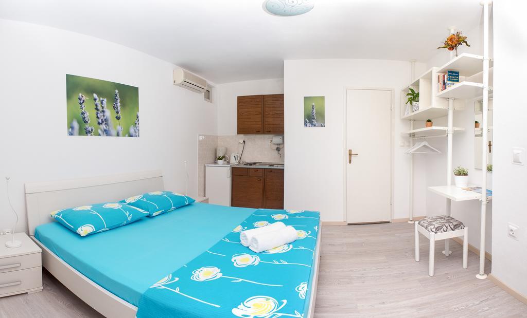 Apartments Olive Tree Хвар Екстер'єр фото