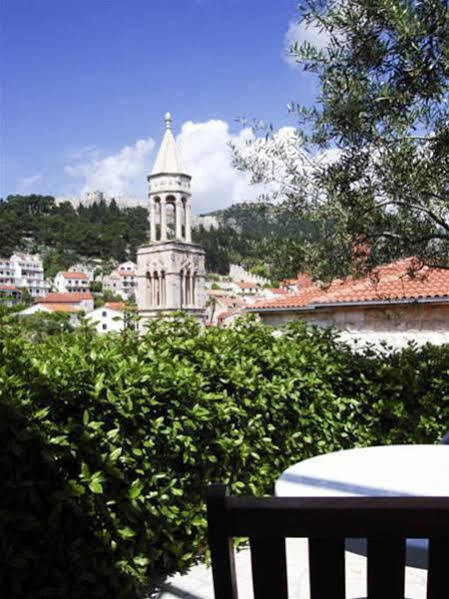 Apartments Olive Tree Хвар Екстер'єр фото